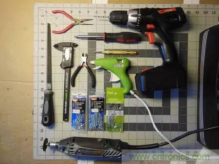 廢舊收音機如何變身成酷炫機器人?